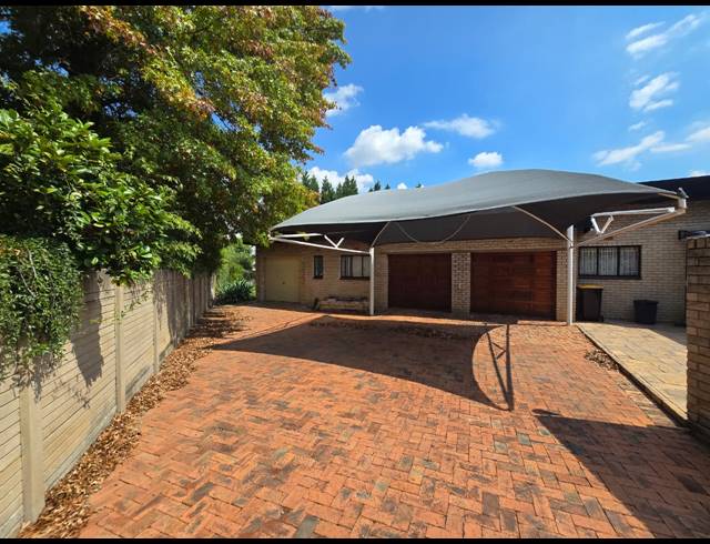4 BEDROOM HOUSE FOR SALE IN THREE RIVERS EAST